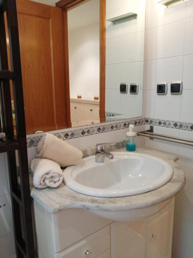 Apartamento อูเอสกา ภายนอก รูปภาพ