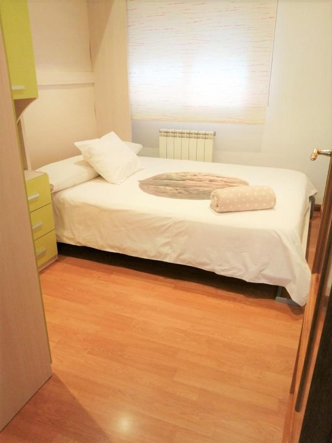 Apartamento อูเอสกา ภายนอก รูปภาพ