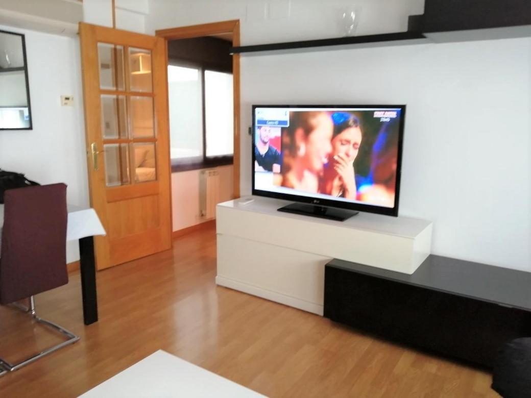 Apartamento อูเอสกา ภายนอก รูปภาพ